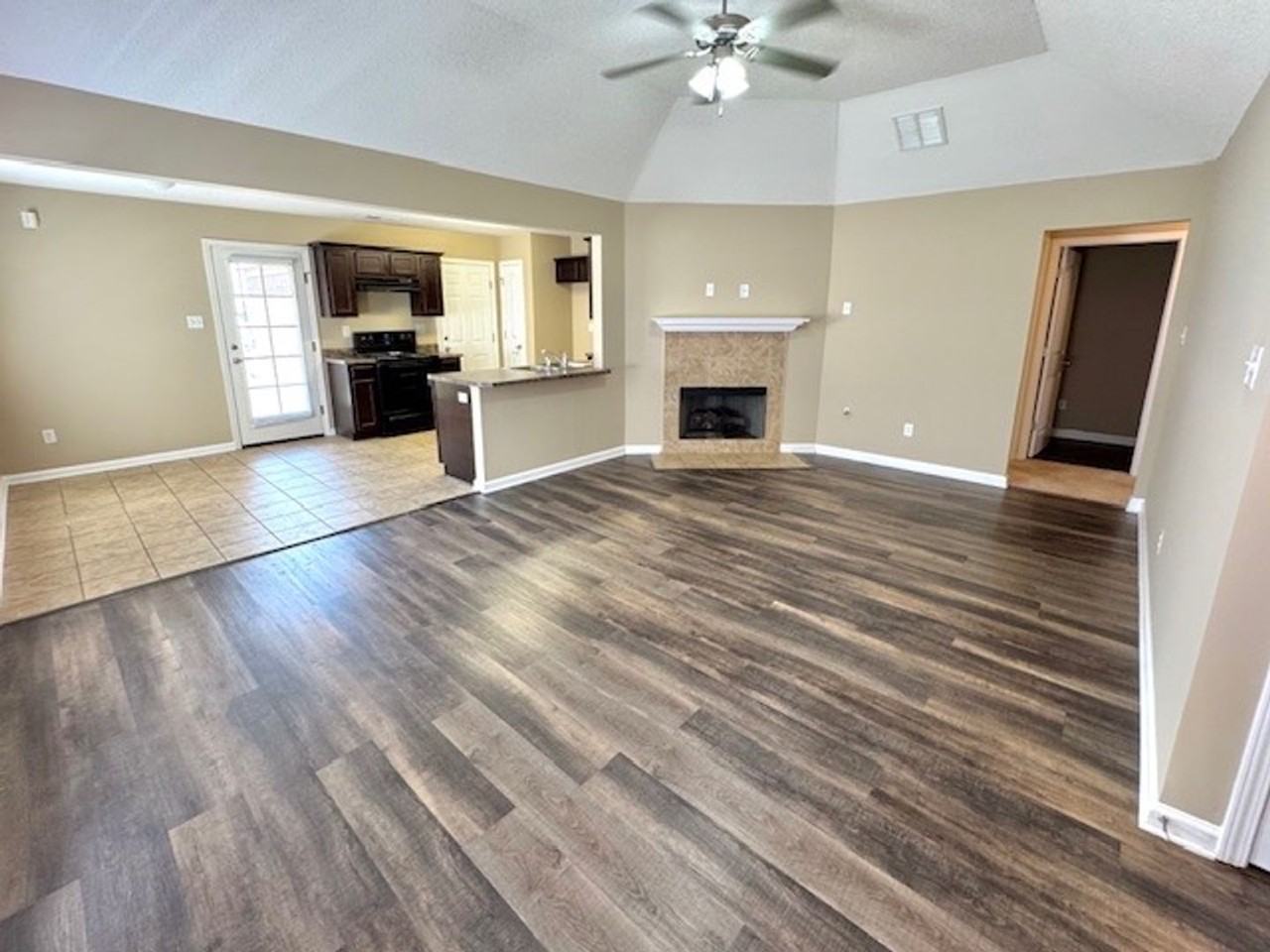 10054 Mill Hill Ave - Photo 3 of 10