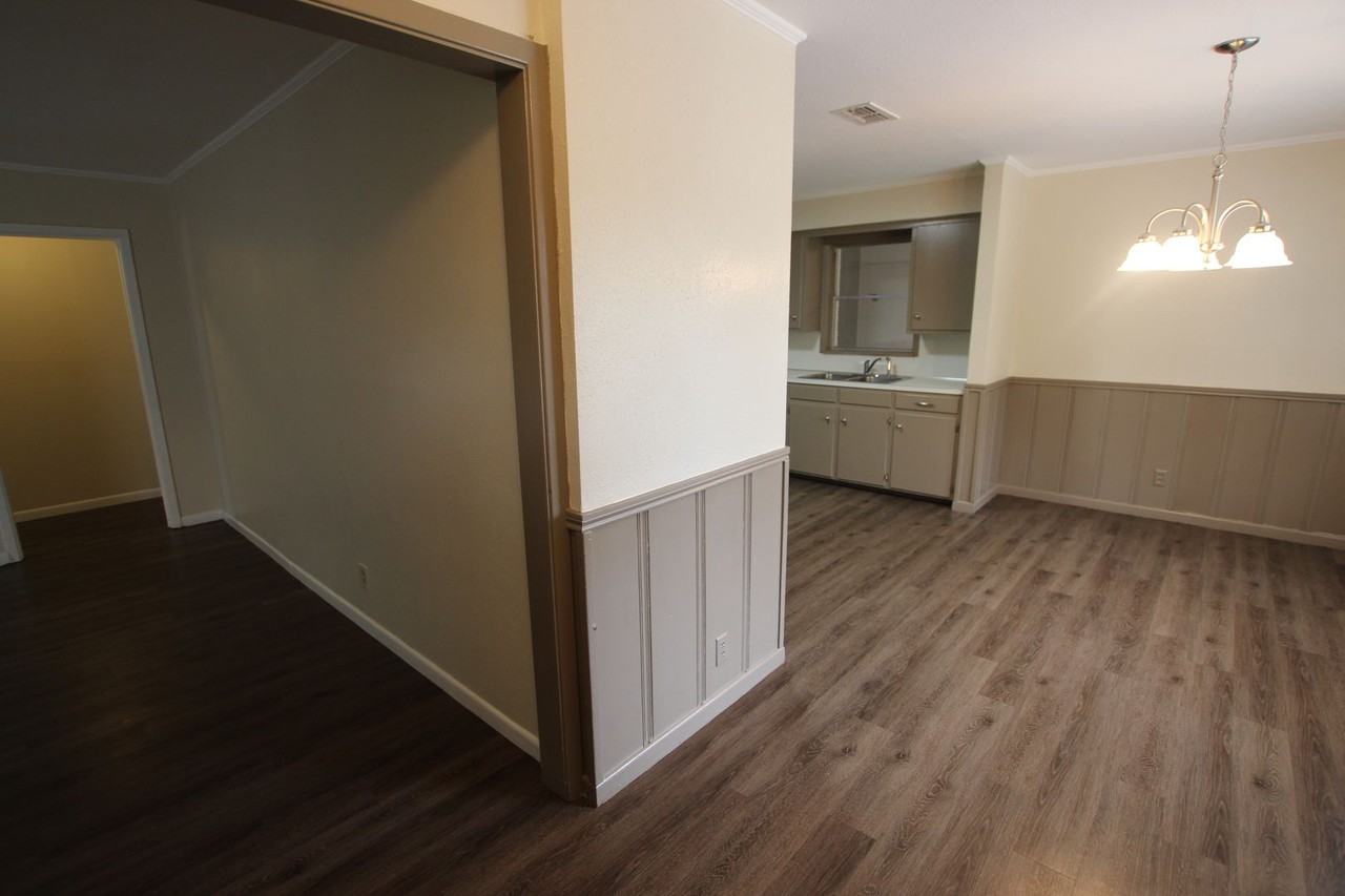 1309 San Antonio St - Photo 3 of 25