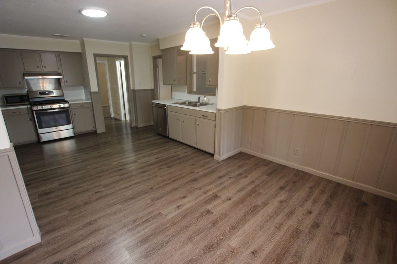 1309 San Antonio St - Photo 4 of 25