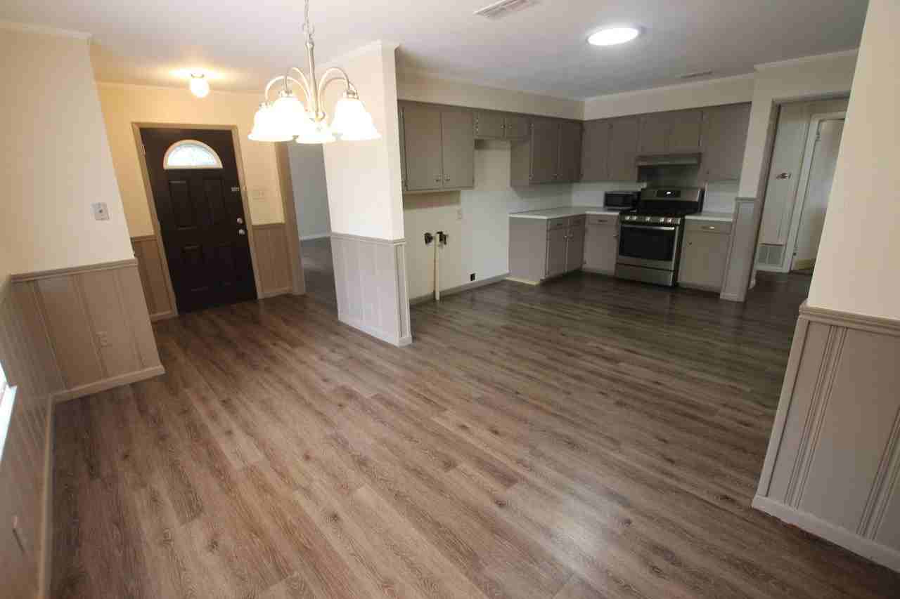 1309 San Antonio St - Photo 5 of 25