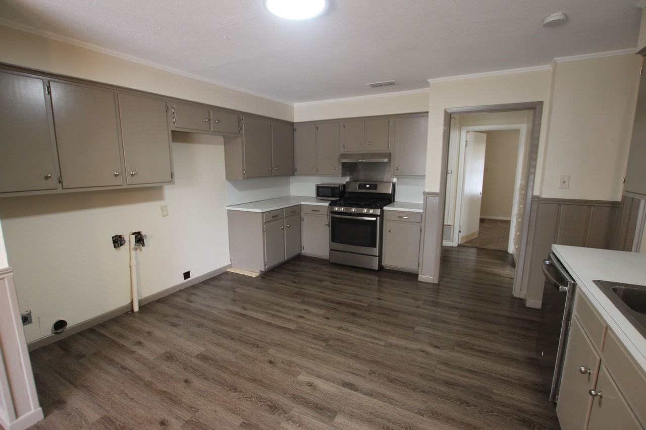 1309 San Antonio St - Photo 6 of 25