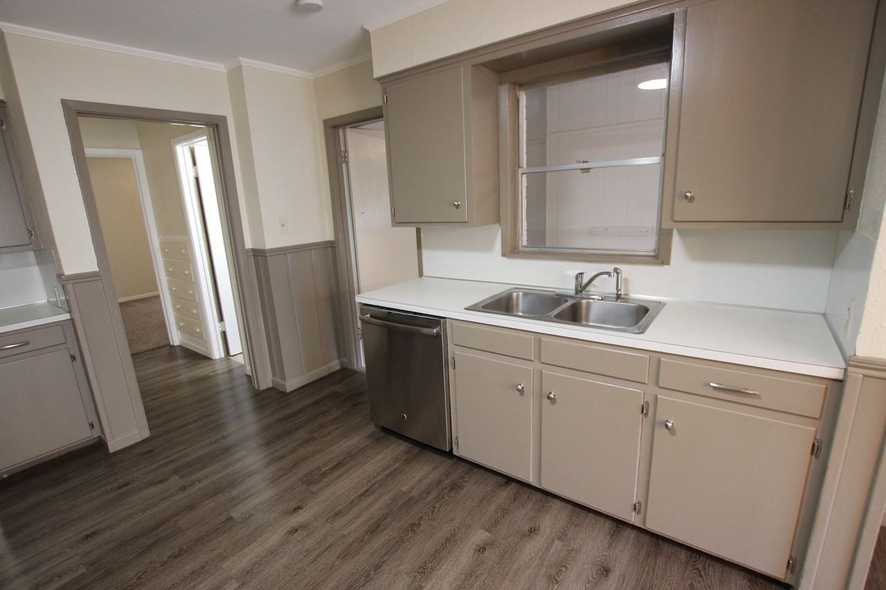 1309 San Antonio St - Photo 7 of 25