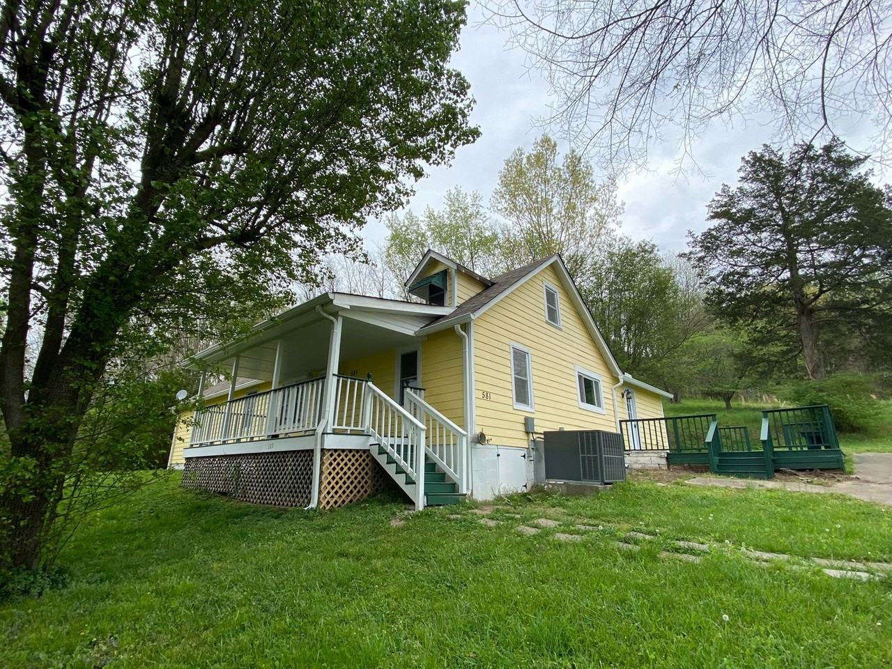 581 Tulip Grove Rd - Photo 2 of 18