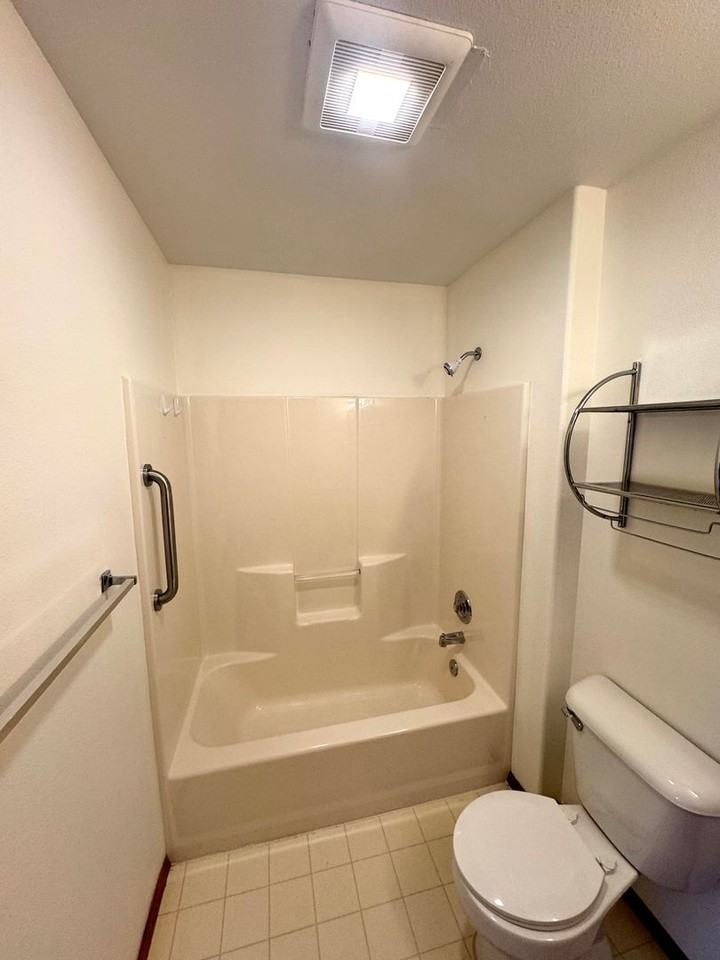 1808 E Sunset Dr #202 - Photo 5 of 14
