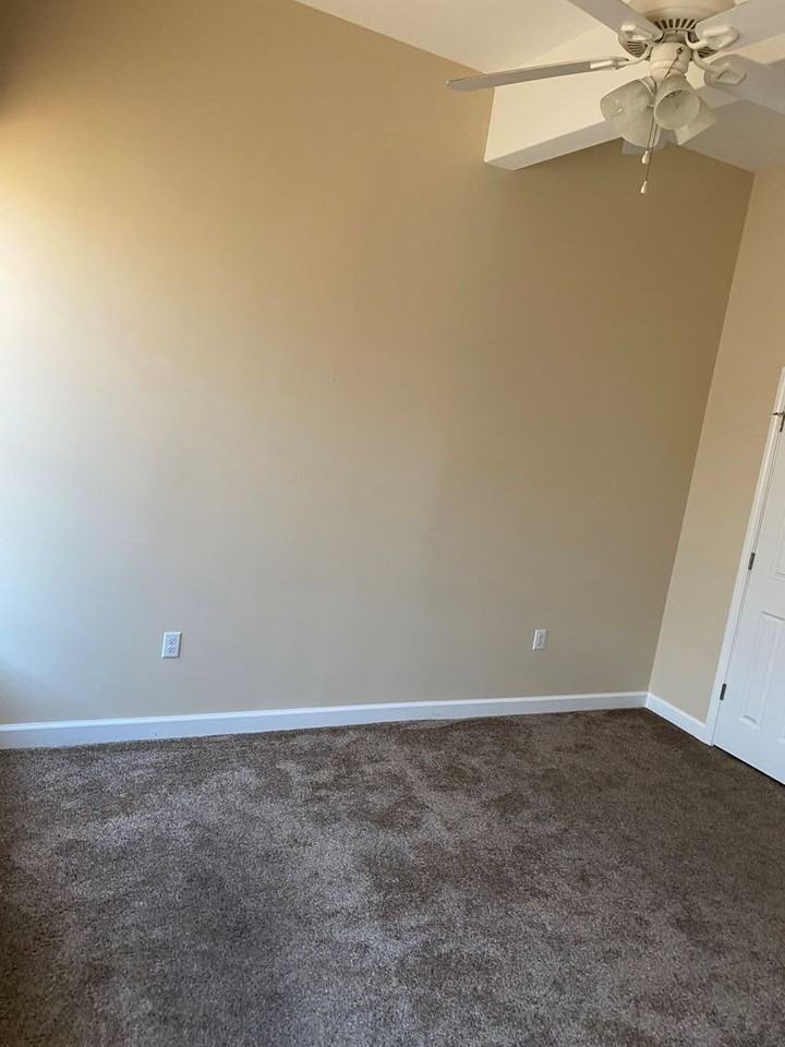 317 W B St #C - Photo 2 of 4