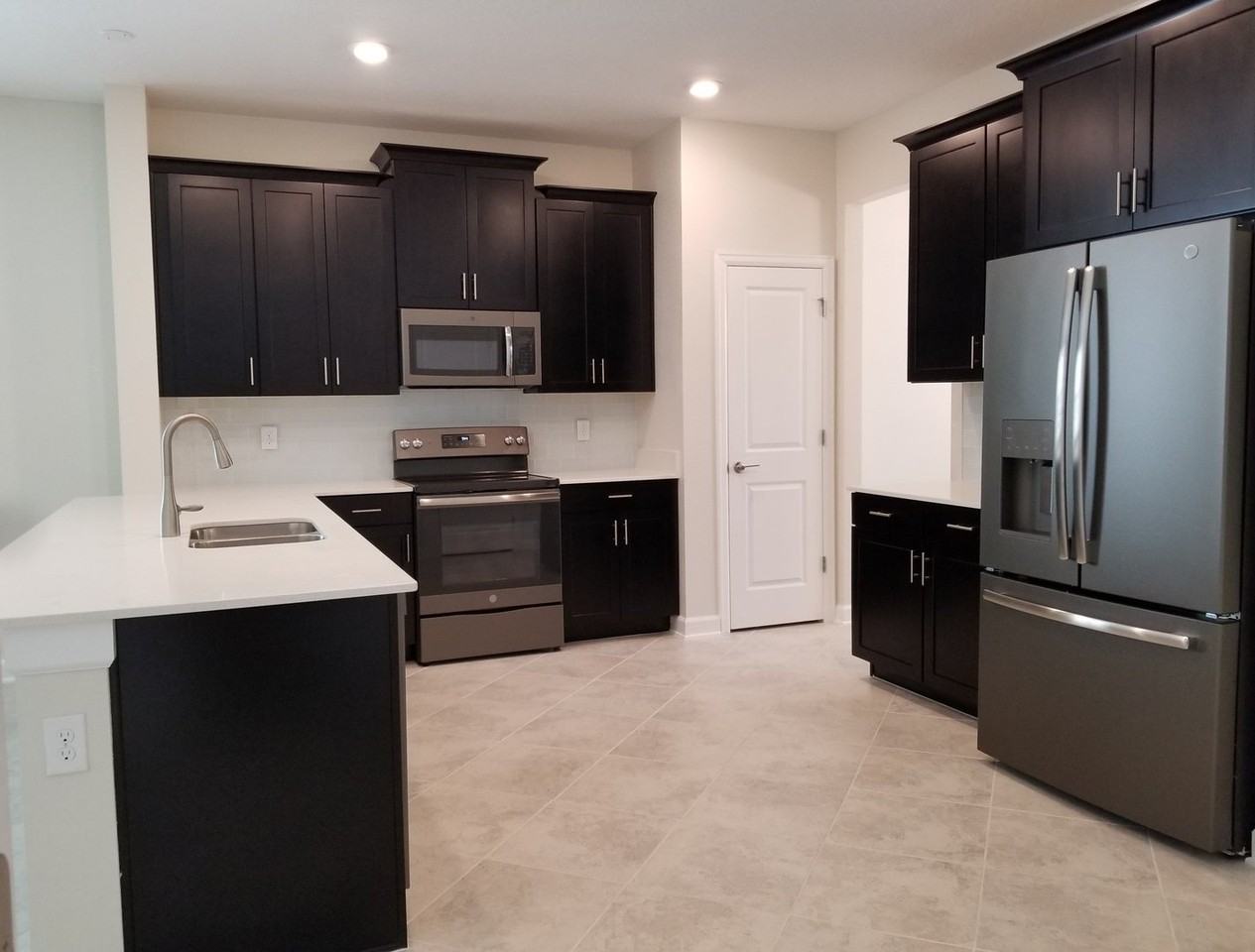 11142 Longleaf Woods Dr - Photo 3 of 13