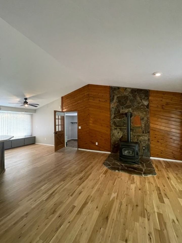 33940 County Line Dr - Photo 5 of 18