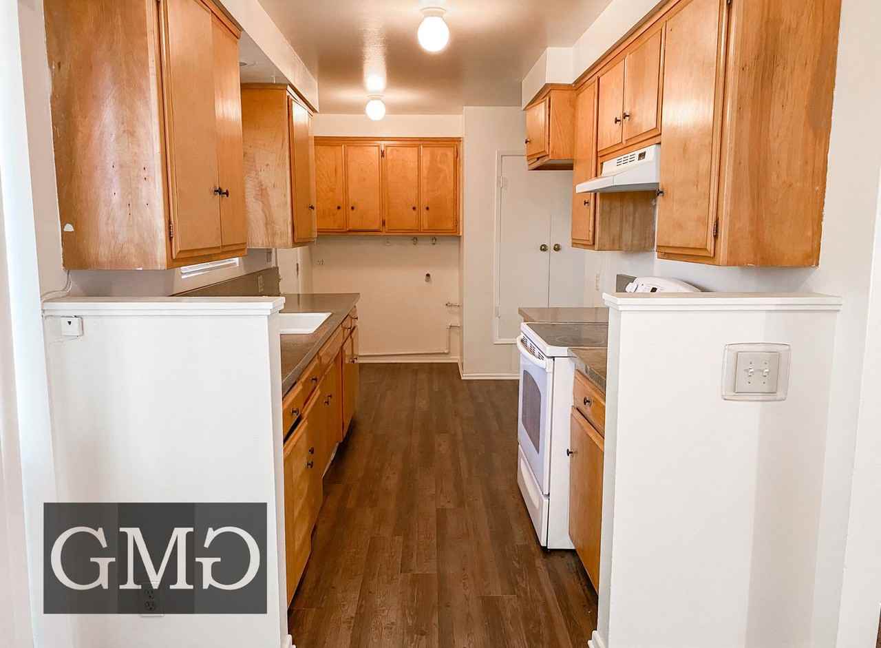 25836 Dartmouth St - Photo 2 of 10