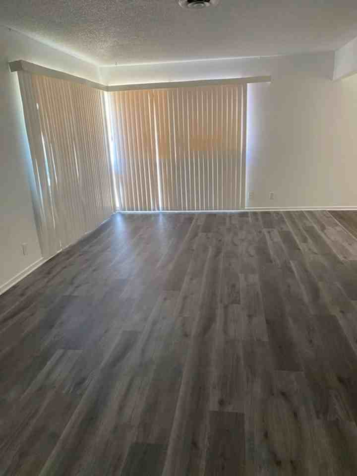 25836 Dartmouth St - Photo 5 of 10