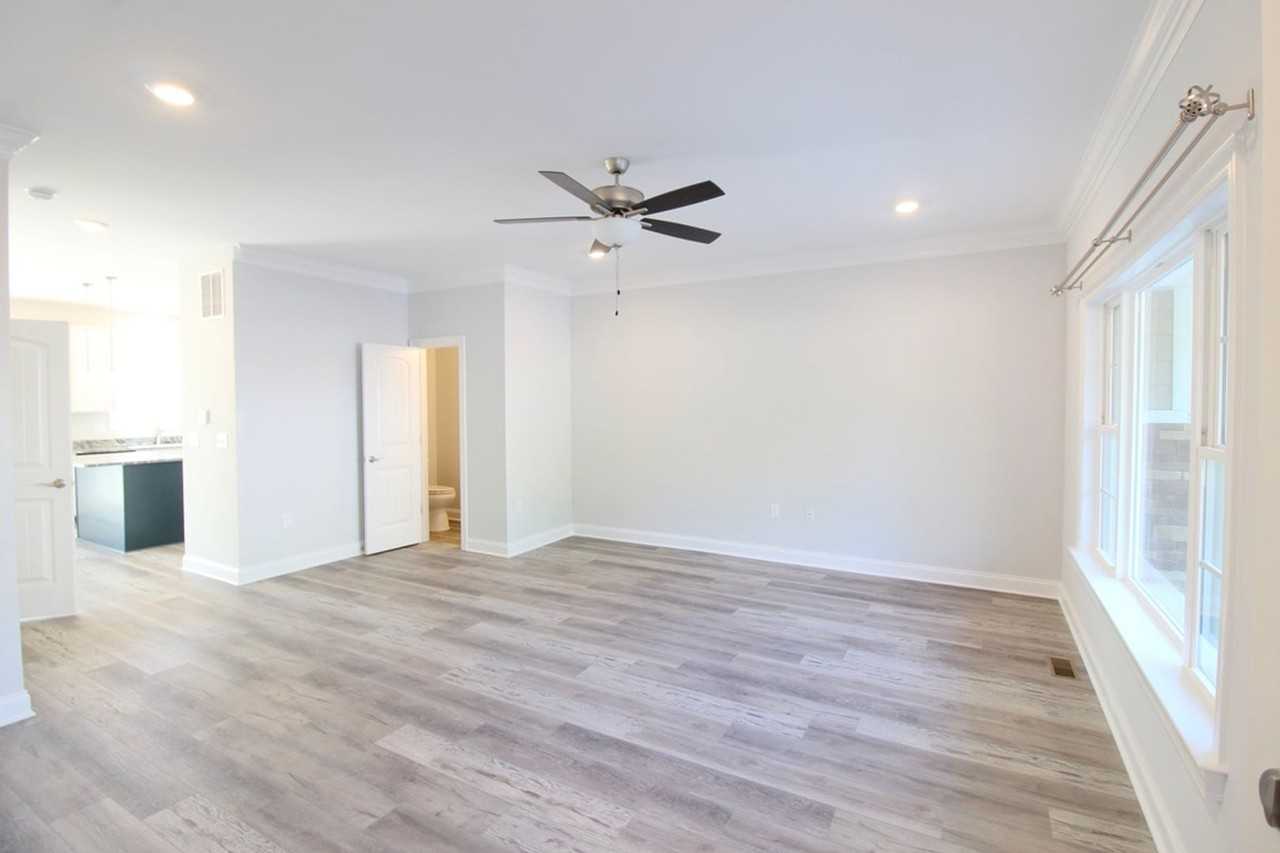 1073 Bluemoon Dr - Photo 3 of 33