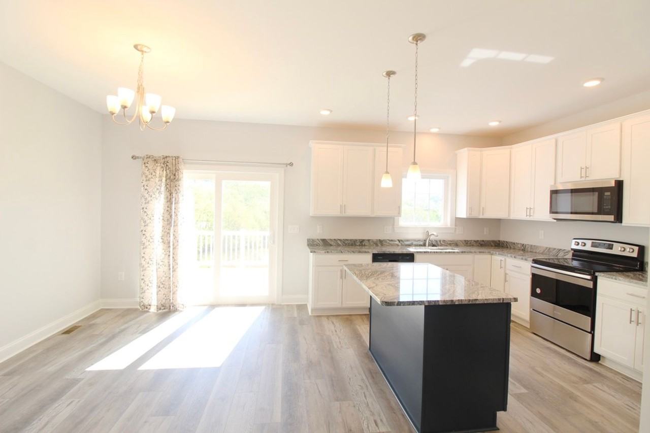 1073 Bluemoon Dr - Photo 7 of 33