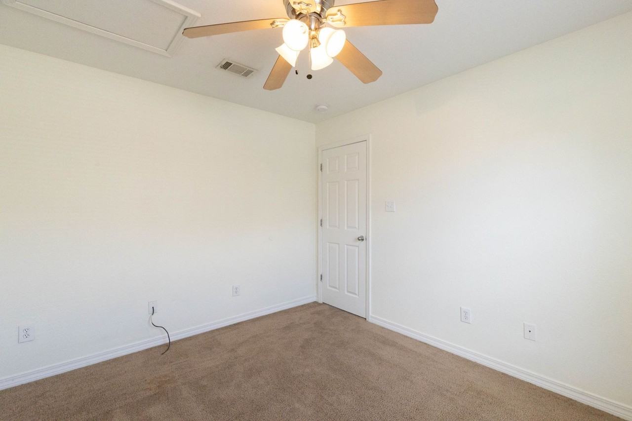17239 Avondale Cir - Photo 2 of 19