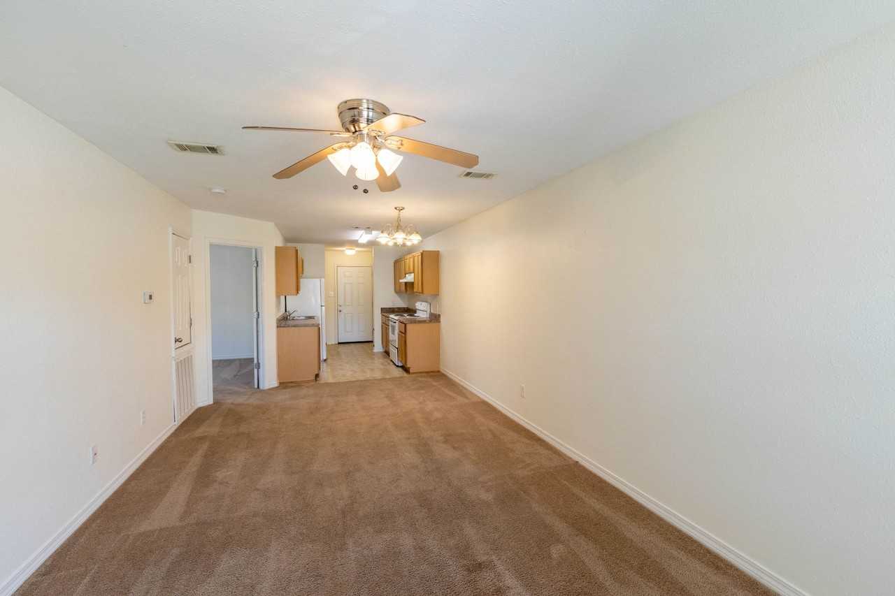 17239 Avondale Cir - Photo 2 of 19