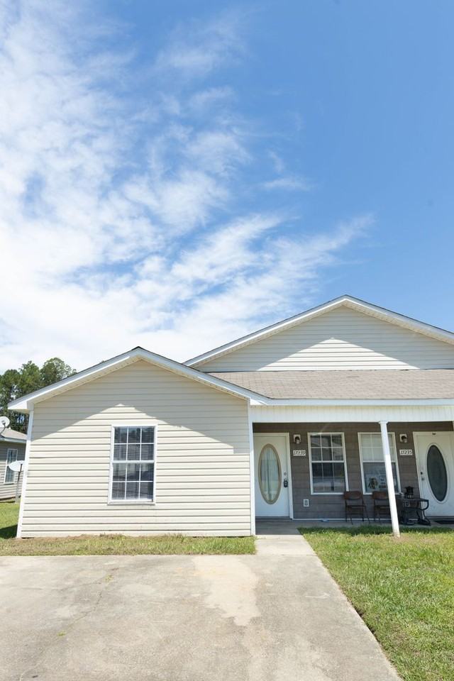 17239 Avondale Cir - Photo 5 of 19