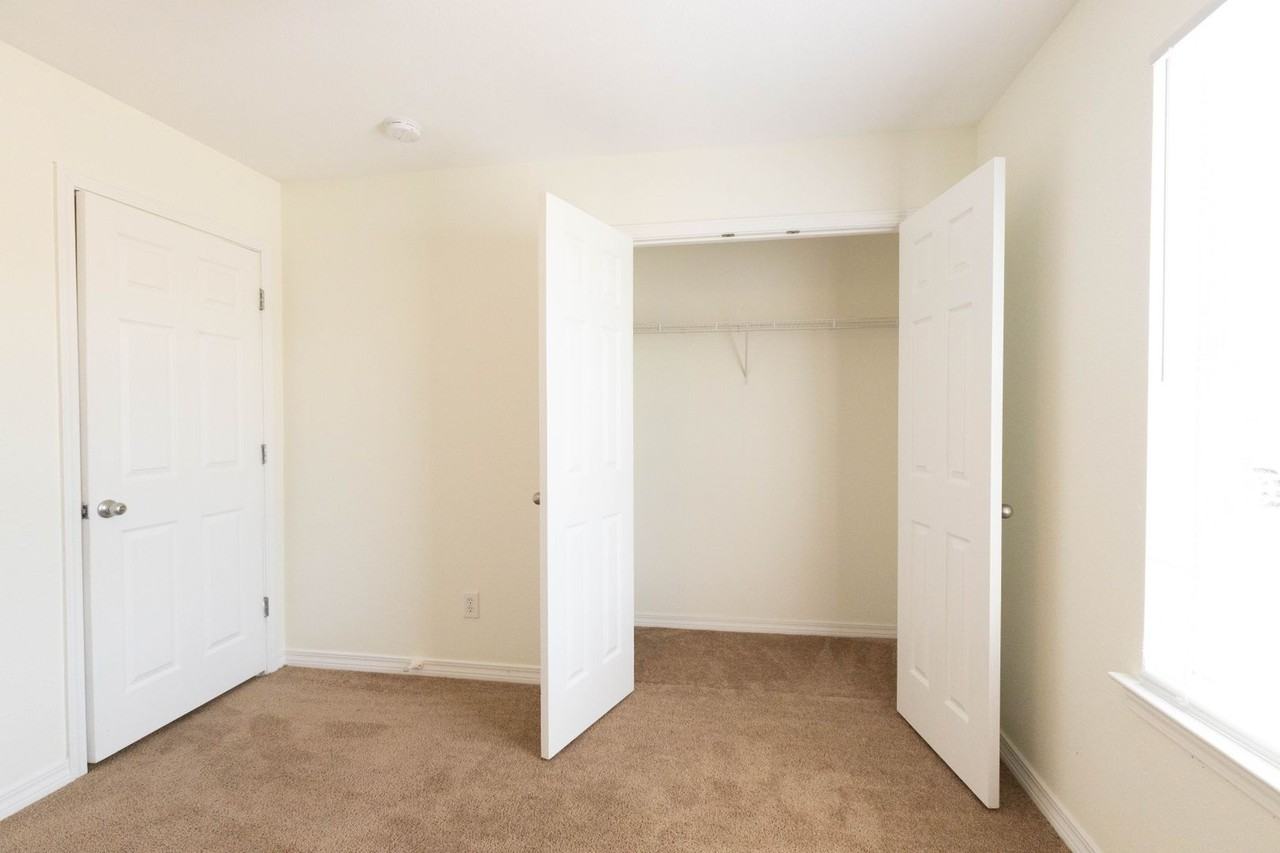 17239 Avondale Cir - Photo 6 of 19