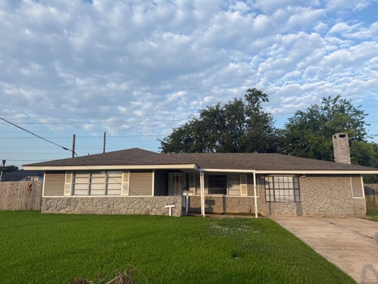 832 S 15th St - Photo 2 of 7