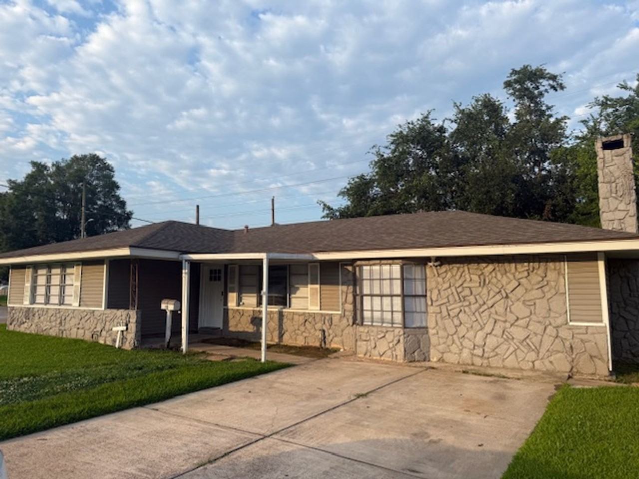 832 S 15th St - Photo 4 of 7