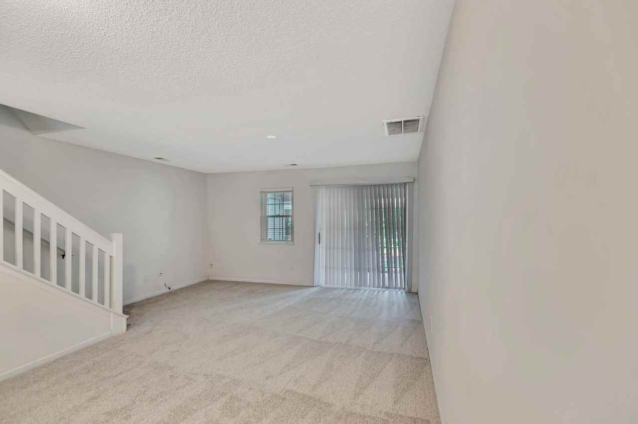 8114 Shadow Oak Dr - Photo 3 of 23