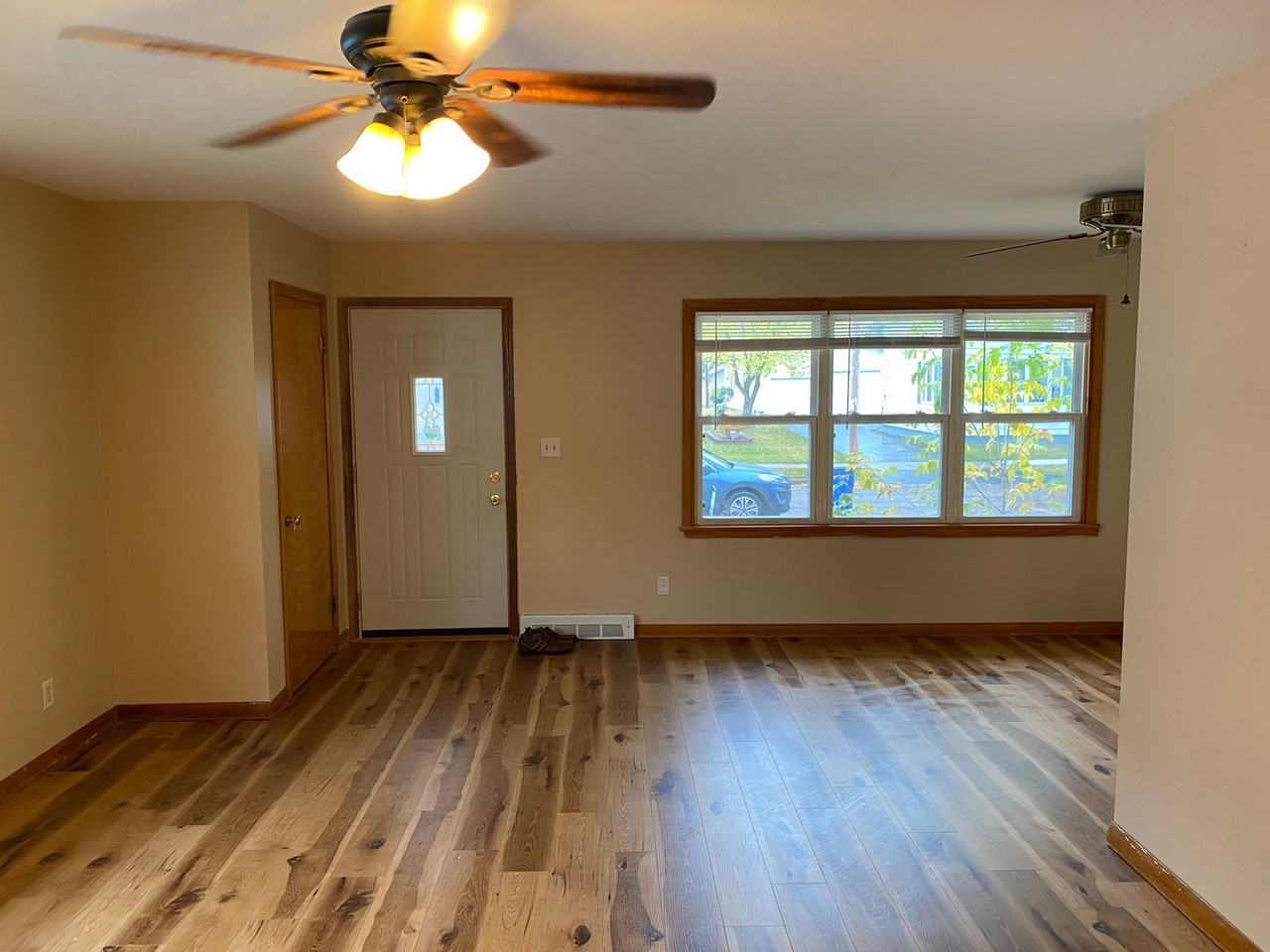 700 N Genesee St - Photo 2 of 23