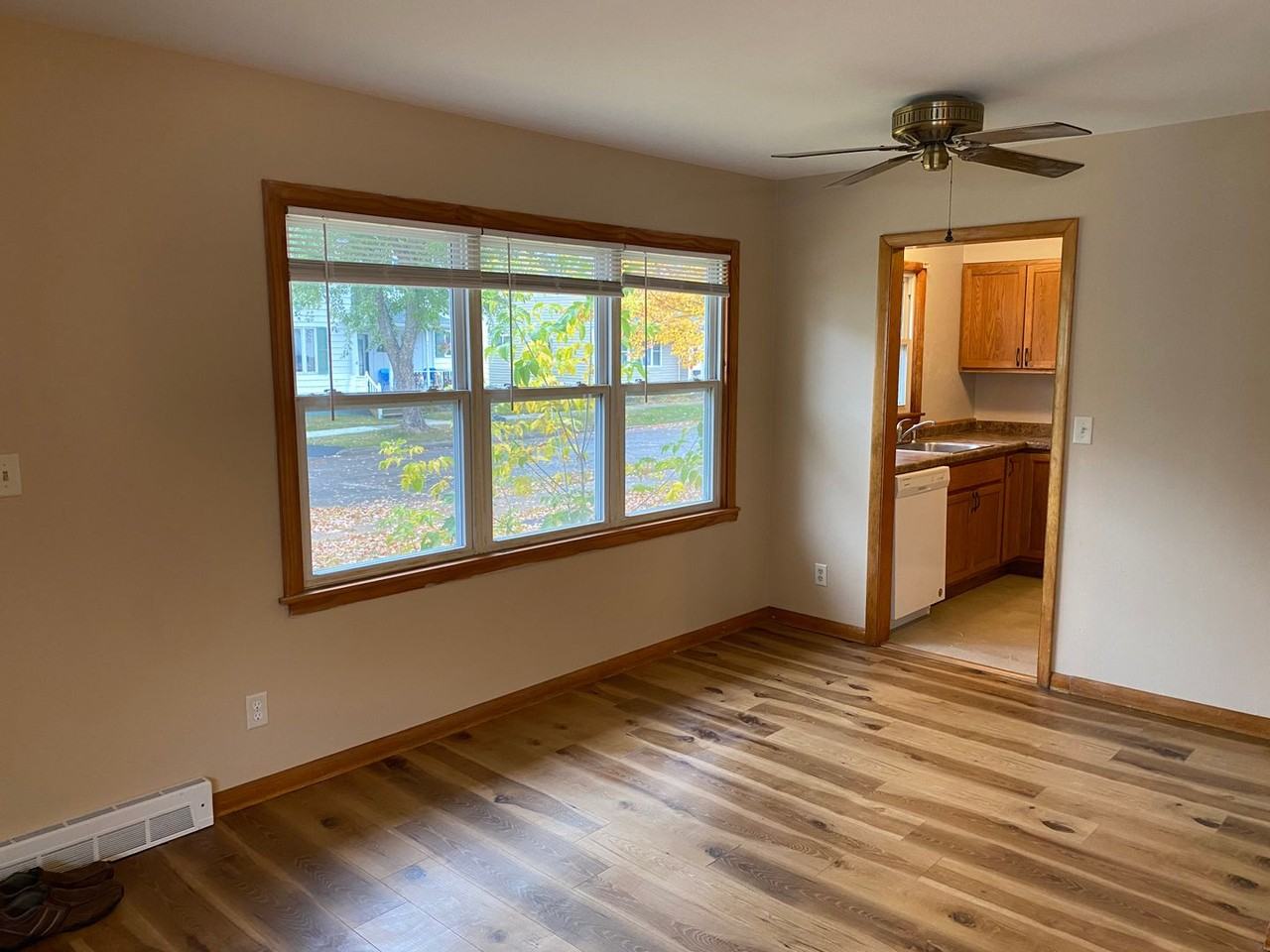 700 N Genesee St - Photo 3 of 23