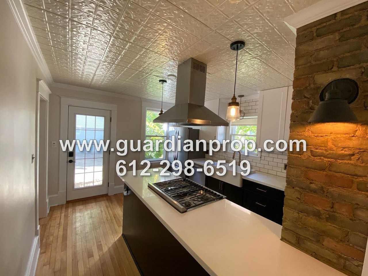 340 Sturgis St - Photo 3 of 22