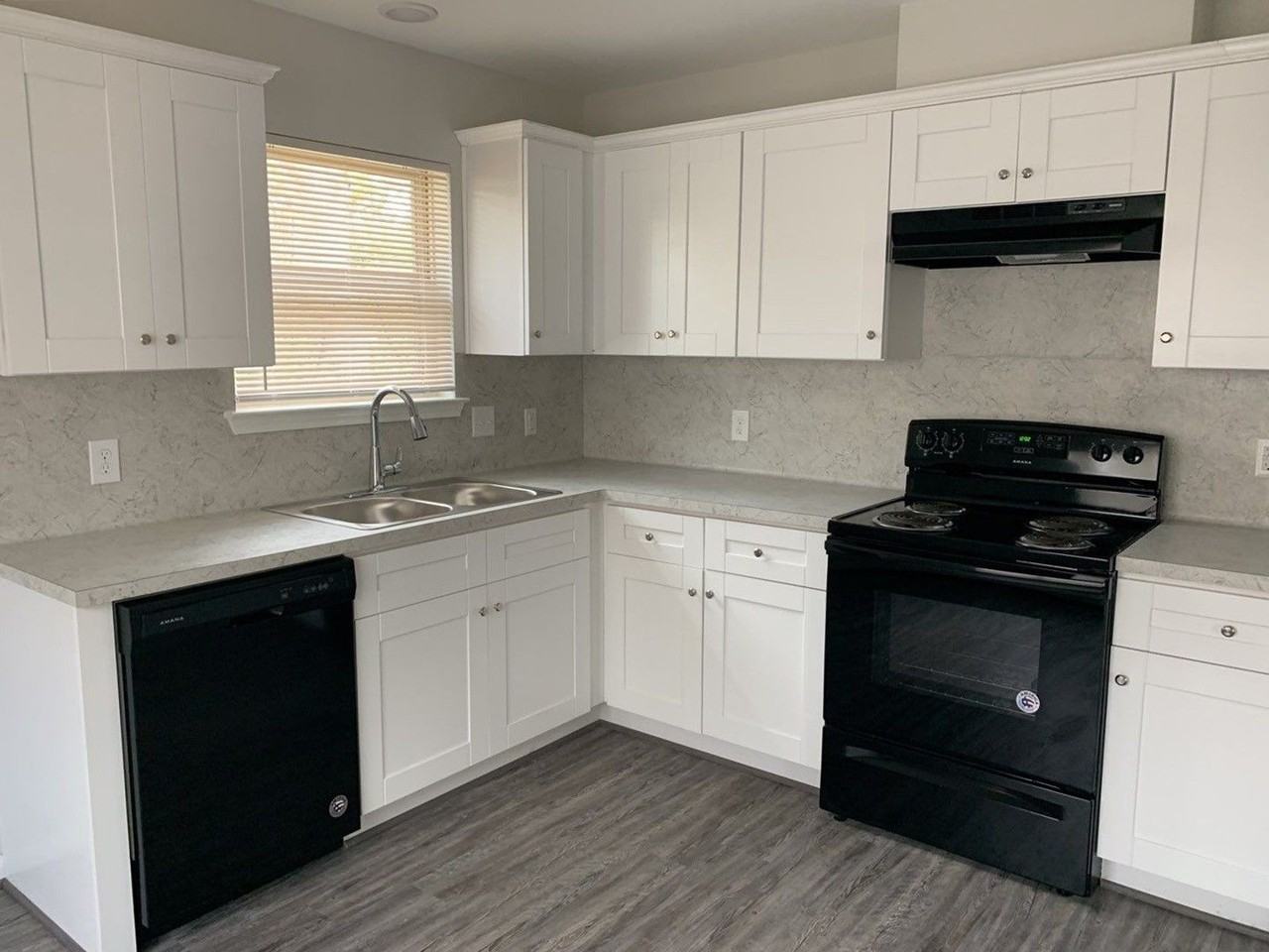 3902 Bennington St - Photo 2 of 19