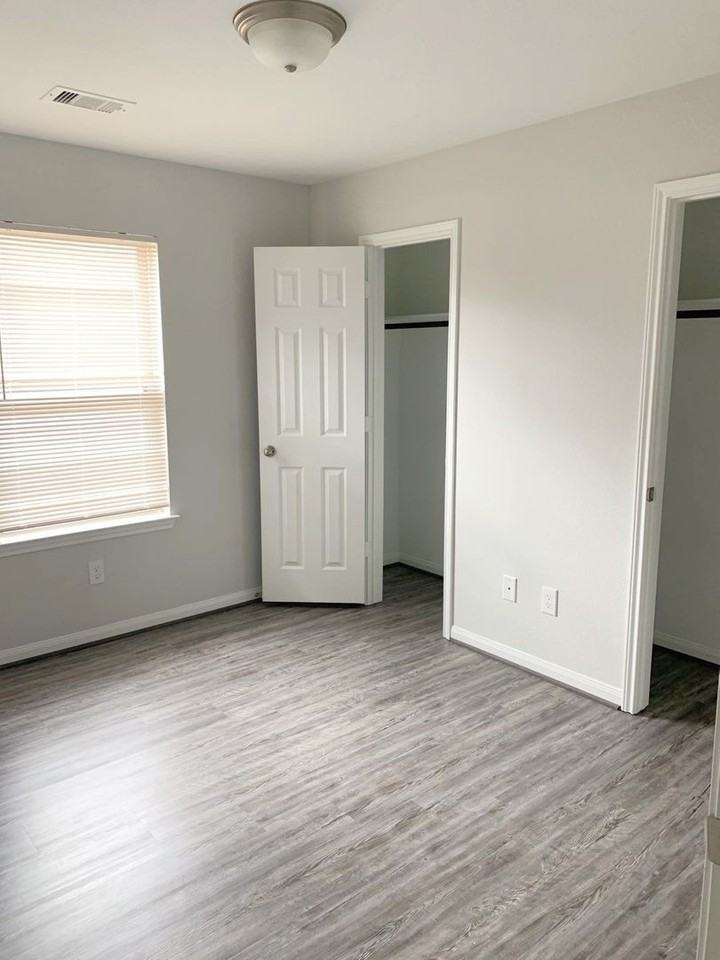 3902 Bennington St - Photo 6 of 19