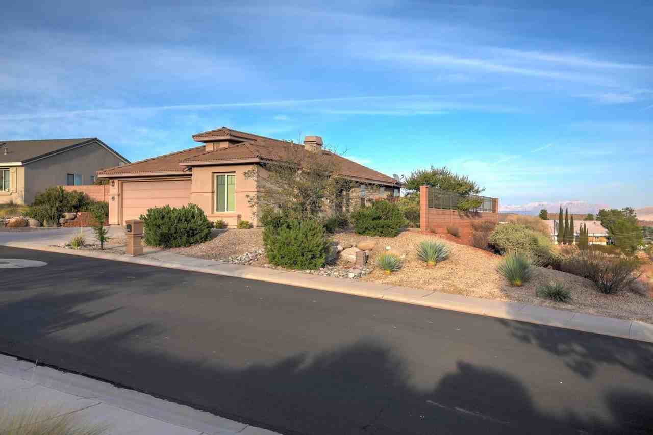 1960 N Jones Ranch Rd - Photo 3 of 41