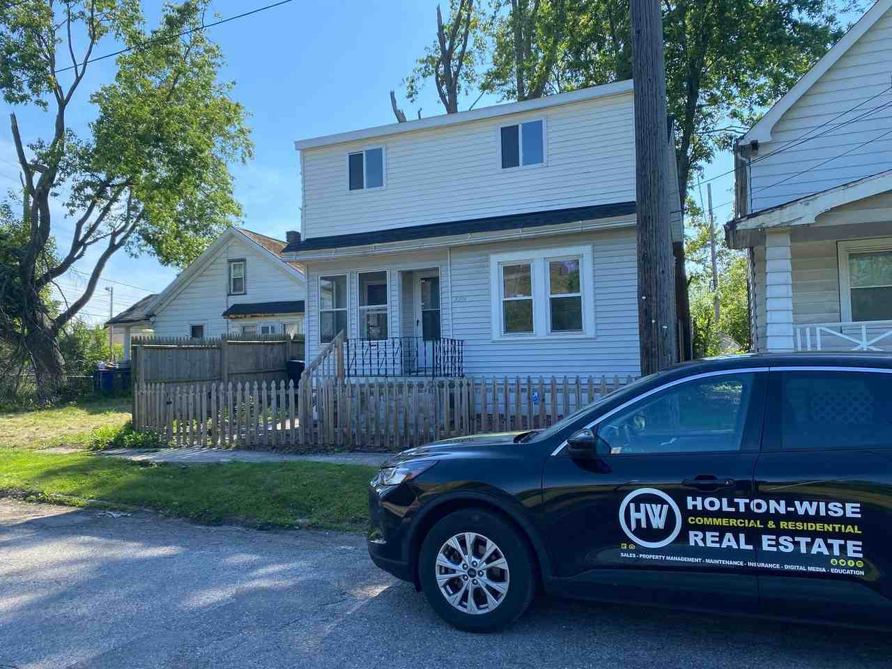 3214 W 71st St - Photo 2 of 17