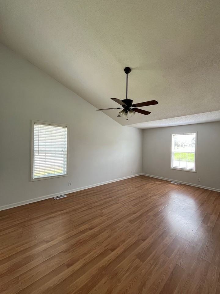 363 Cranklen Circle - Photo 3 of 10