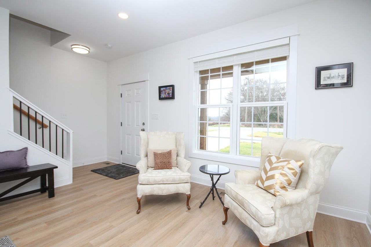1090 Startown Rd - Photo 5 of 50
