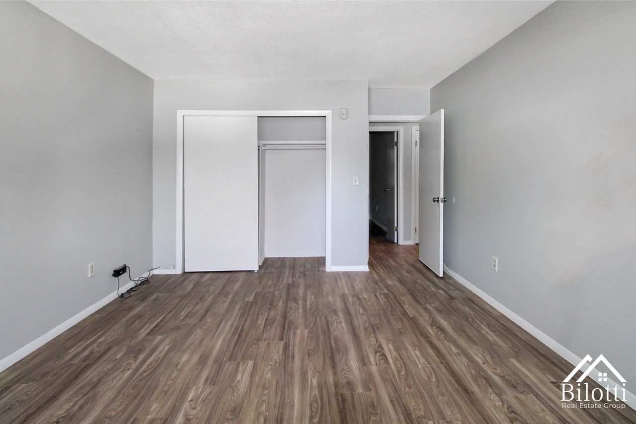 301 Oaklawn Avenue - Photo 6 of 22
