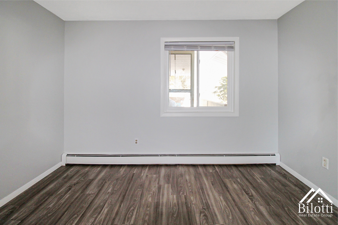301 Oaklawn Avenue - Photo 7 of 22