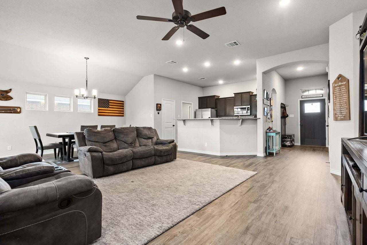 907 Mclaury Cv - Photo 4 of 17