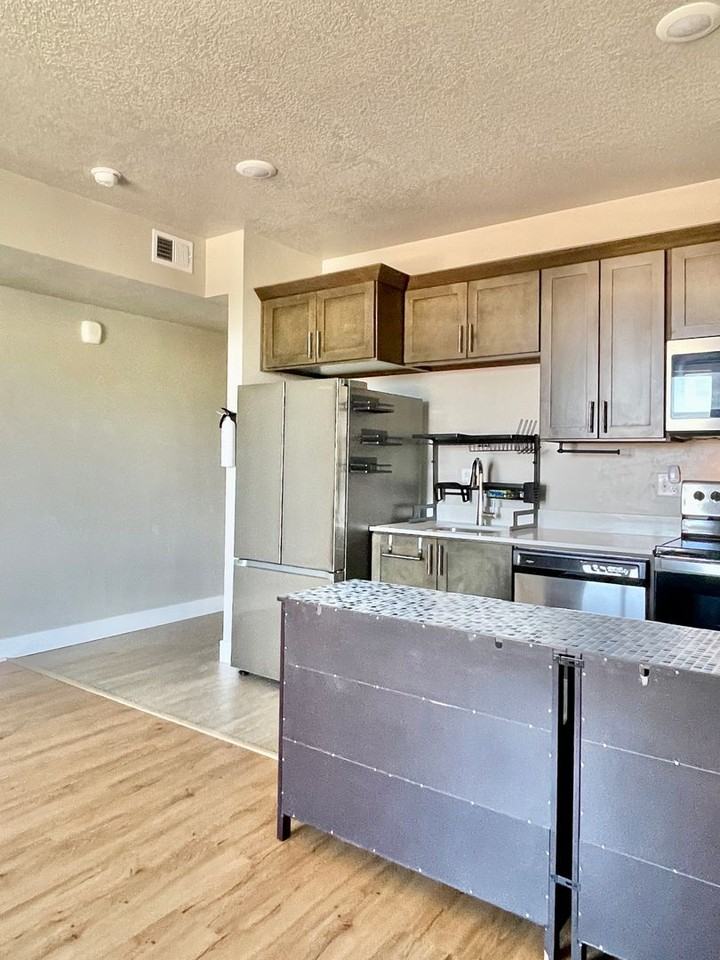 2101 N Main St #303 - Photo 5 of 16