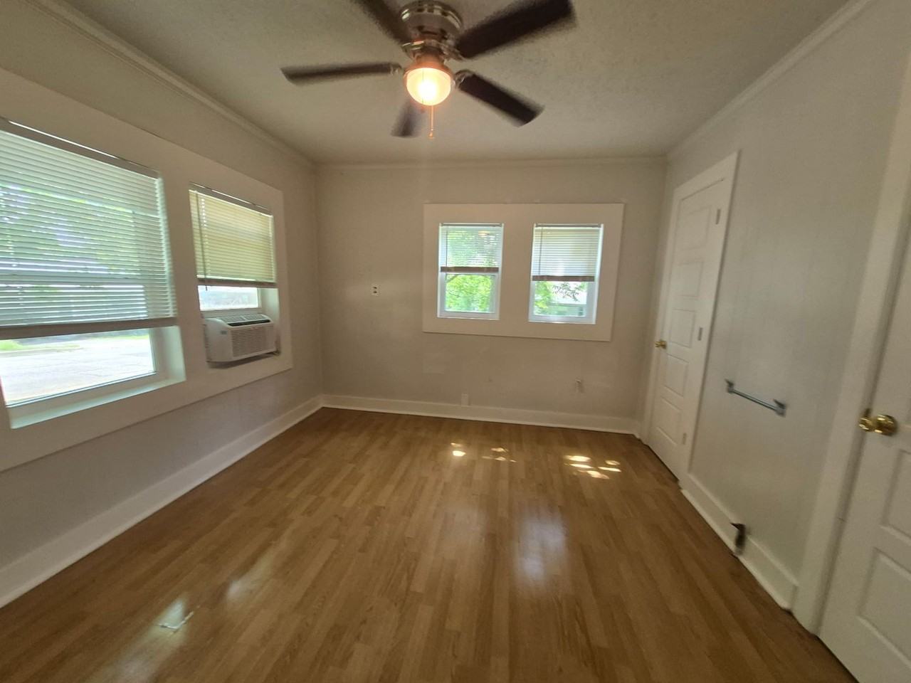 204 Glover St - Photo 3 of 7