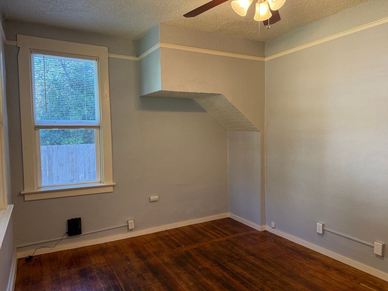 5814 Ne 16th Ave - Photo 2 of 15