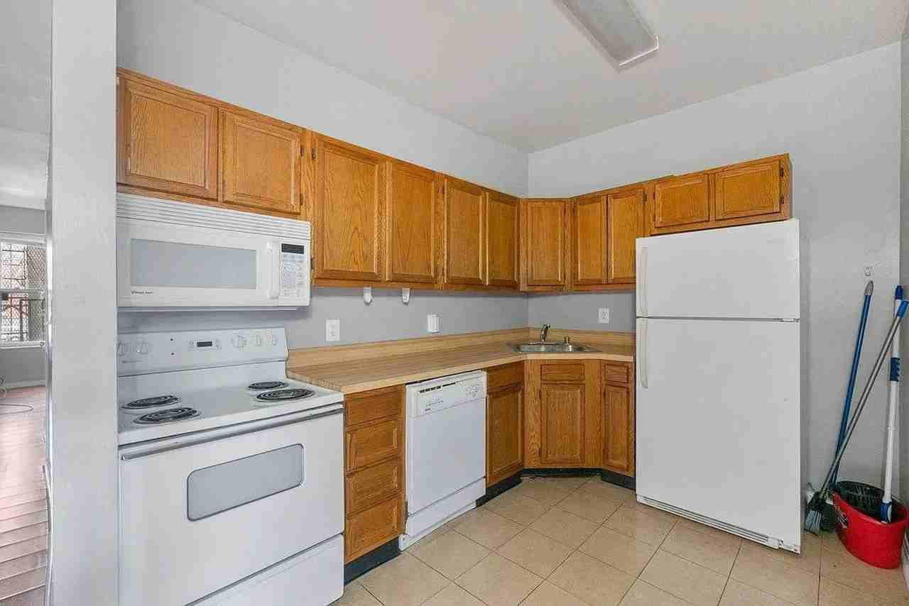 22 W 25th St - Photo 7 of 9