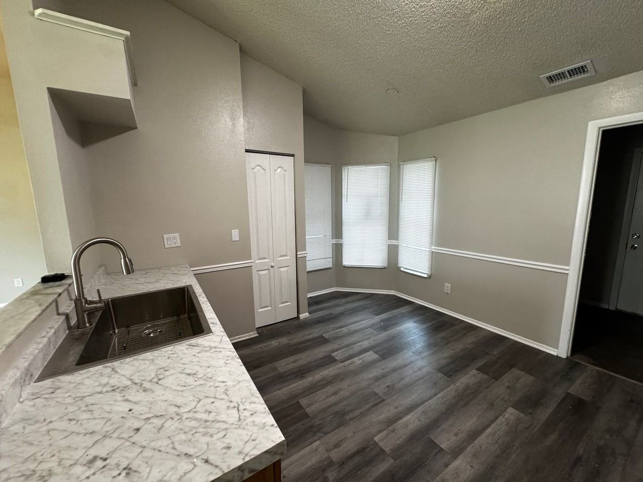 3406 Fox Ridge Street - Photo 5 of 27