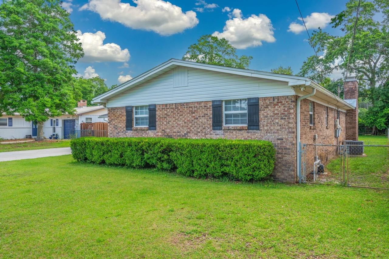 1018 Valparaiso Blvd - Photo 3 of 39