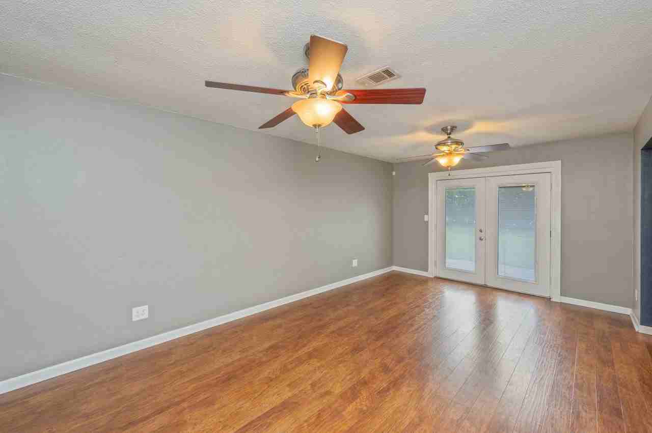 1018 Valparaiso Blvd - Photo 5 of 39