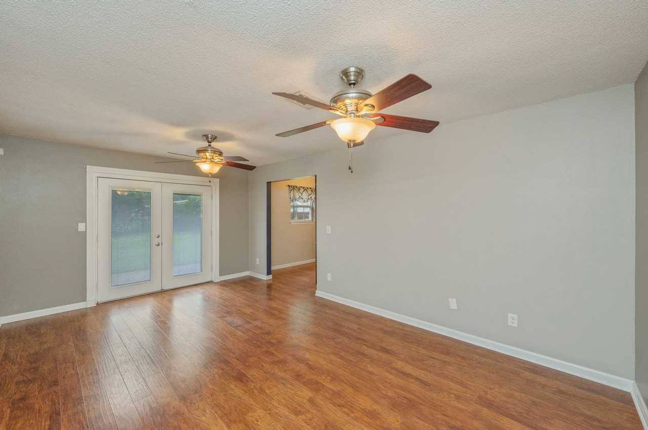 1018 Valparaiso Blvd - Photo 6 of 39