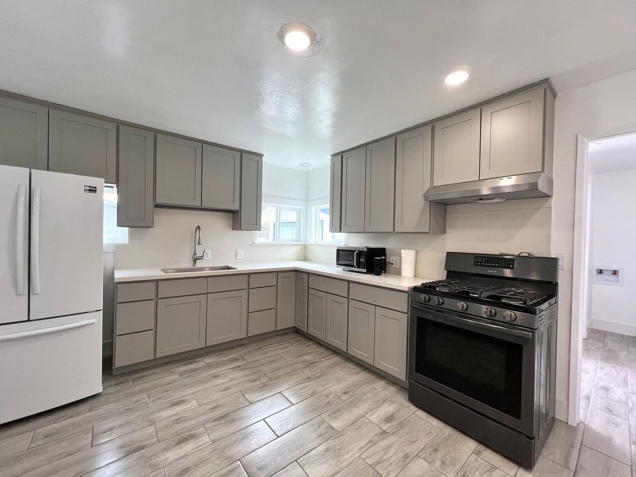 1640 Judson St - Photo 6 of 13