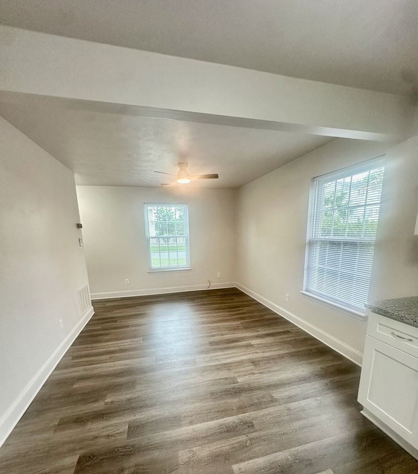 1606 Parks Ave - Photo 7 of 17