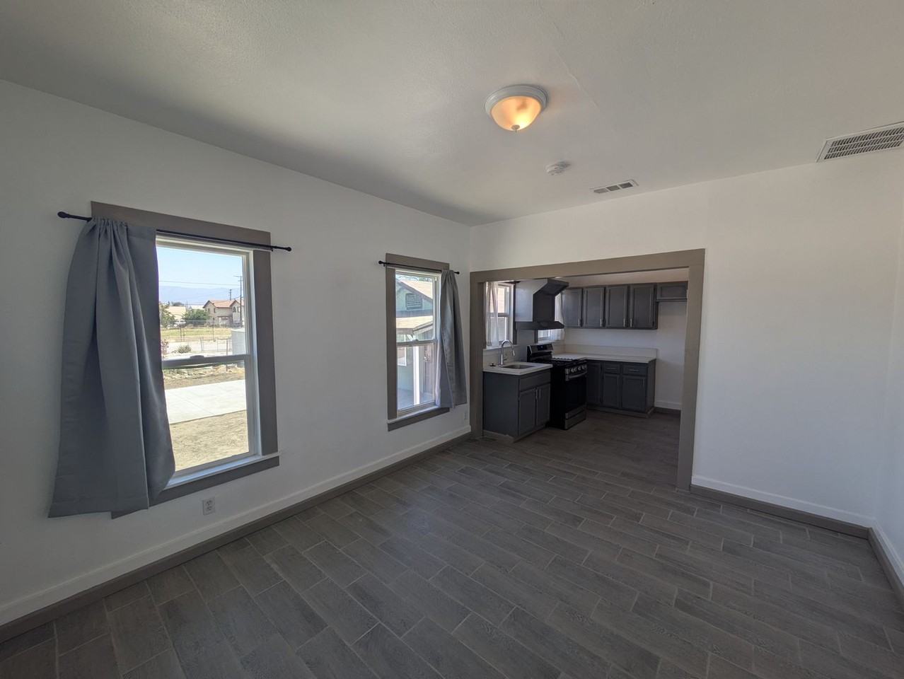 386 N Mount Vernon Ave - Photo 6 of 32
