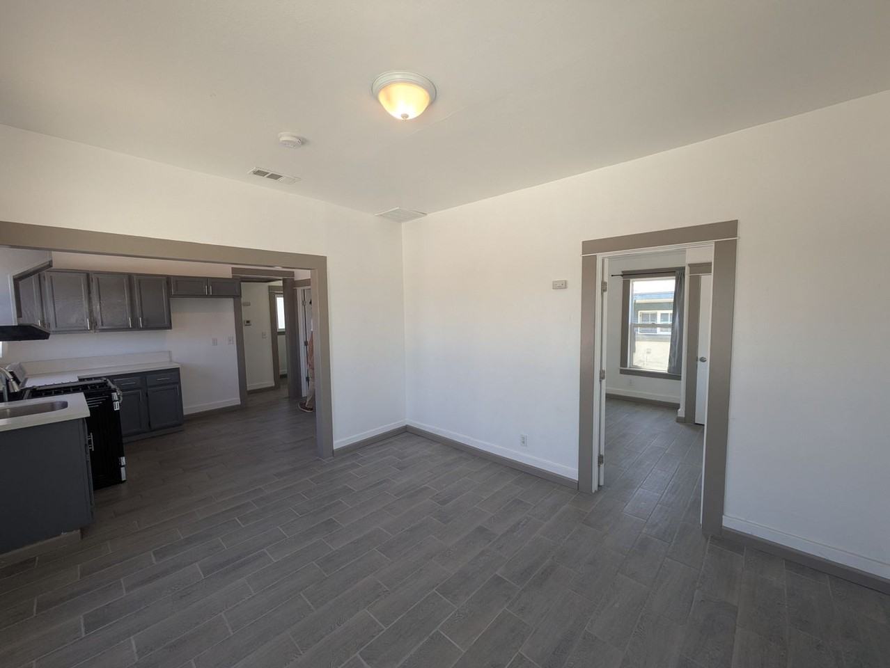 386 N Mount Vernon Ave - Photo 7 of 32