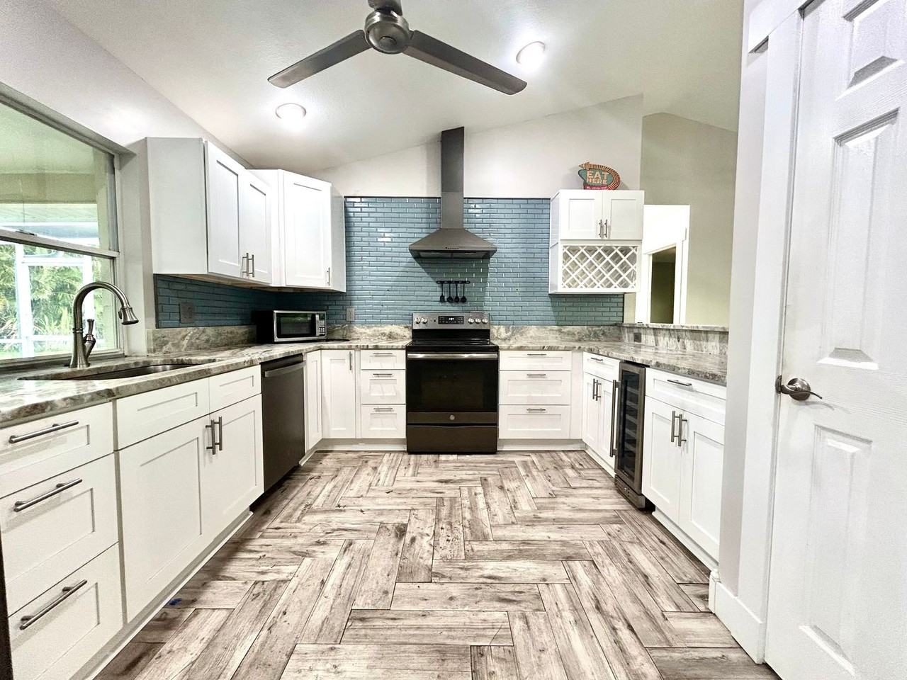 210 Se 1st Pl - Photo 2 of 27