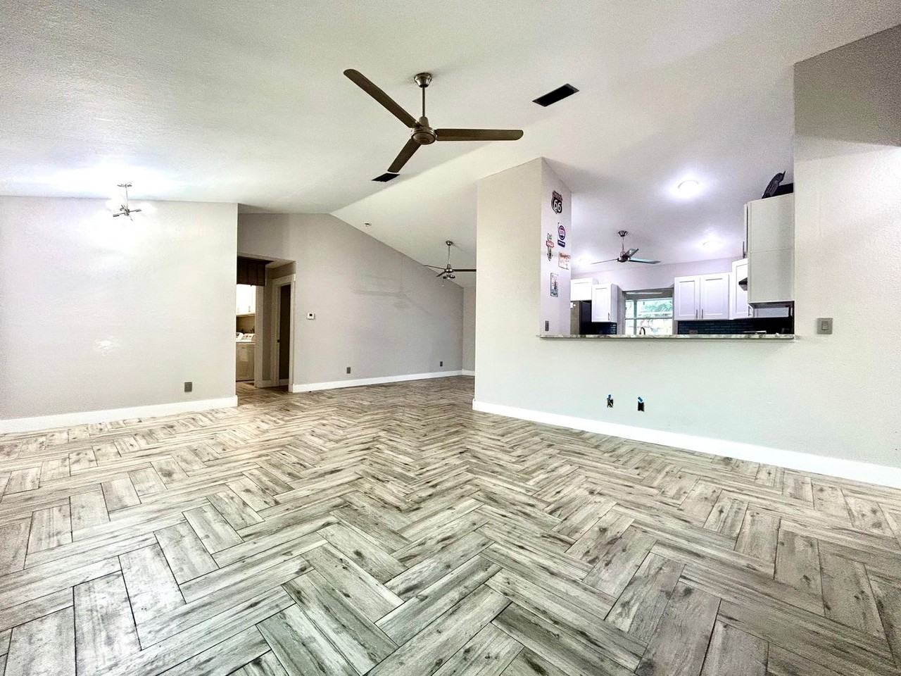 210 Se 1st Pl - Photo 4 of 27