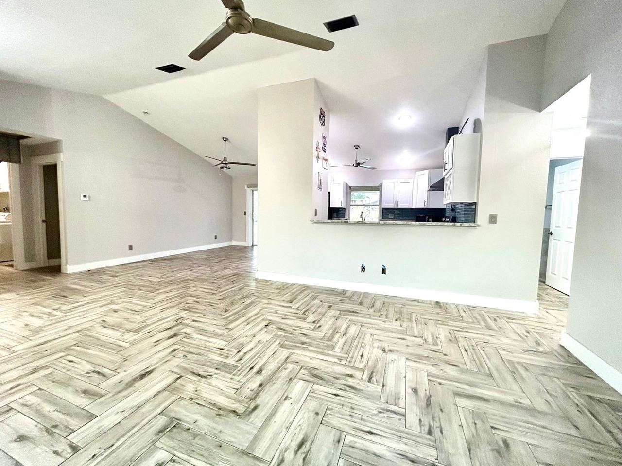 210 Se 1st Pl - Photo 5 of 27