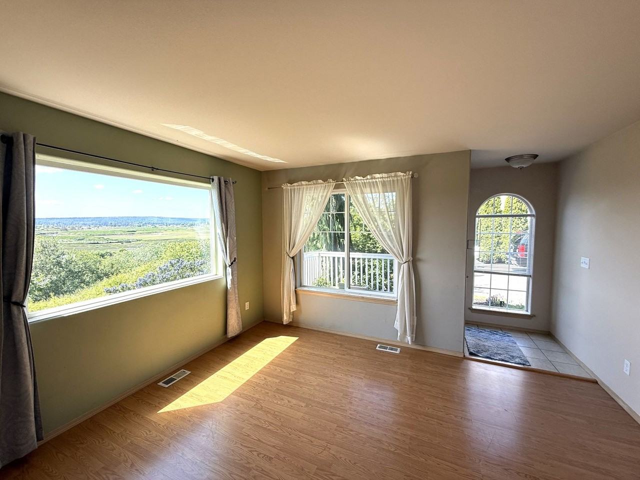 4504 58th Dr Ne - Photo 2 of 20